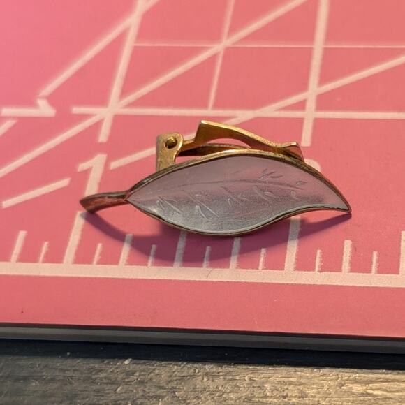 David Anderson Norway White Enamel on Sterling Silver Leaves Clip Earrings - Picture 4 of 7